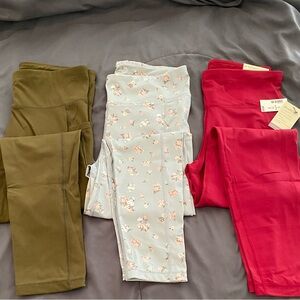 Aeropostale women’s Olive, Floral, and Red Leggings Set